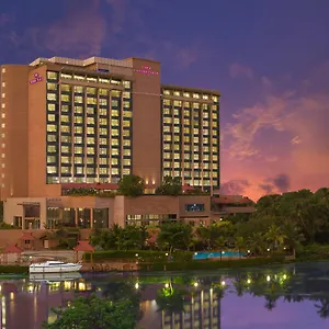 Crowne Plaza By Ihg Отель Коччи